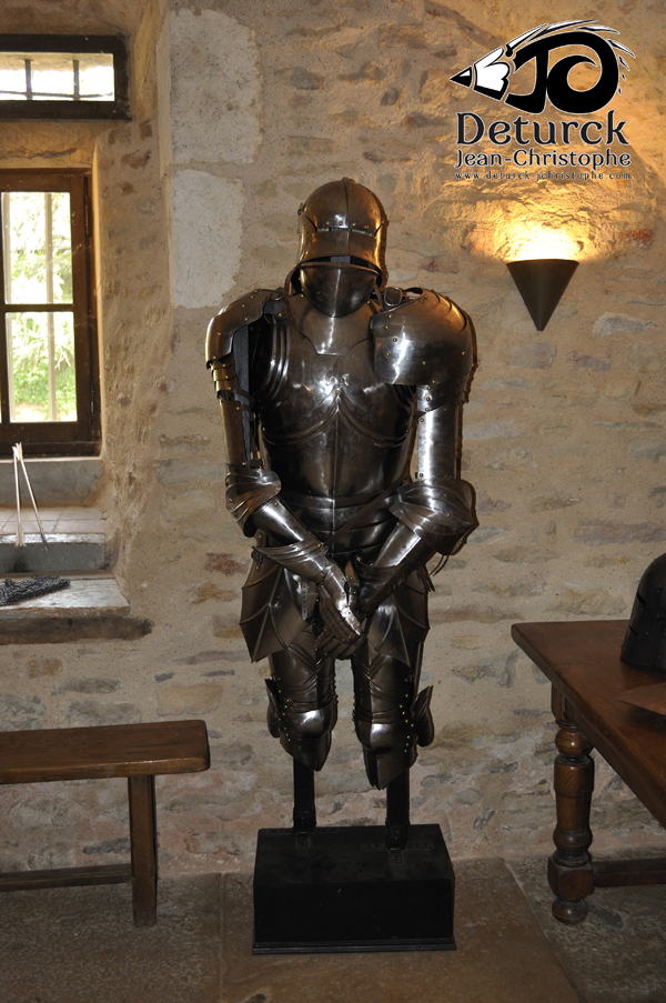 armure exposÃ© au chÃ¢teau de Pierreclos (71)